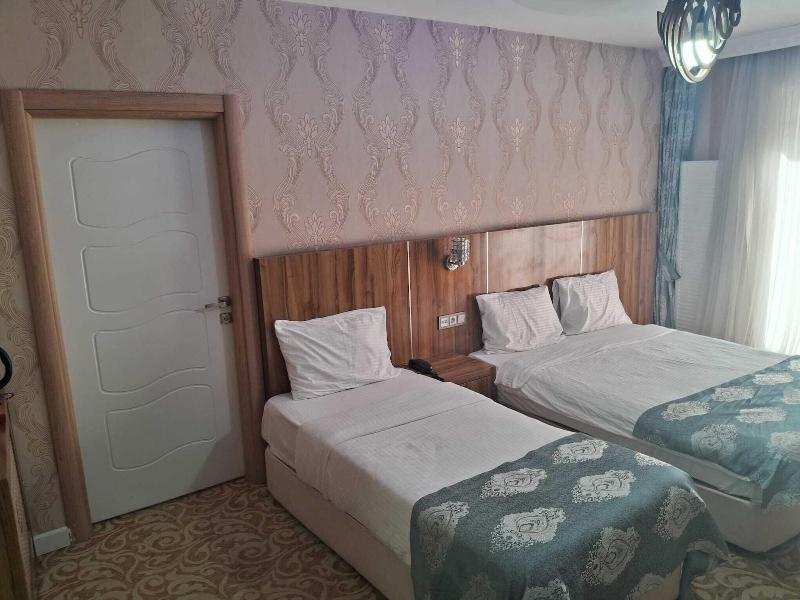 Crystall Hotel image