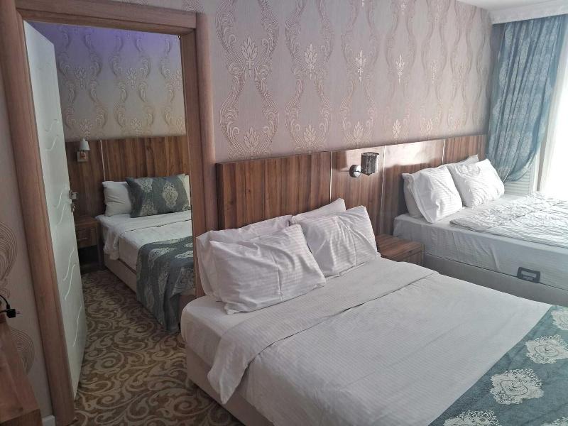 Crystall Hotel image