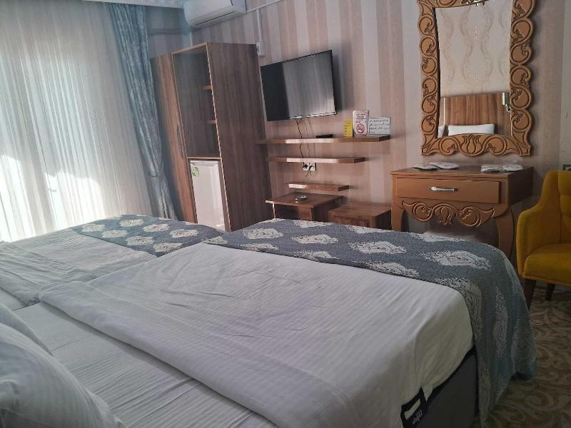 Crystall Hotel image