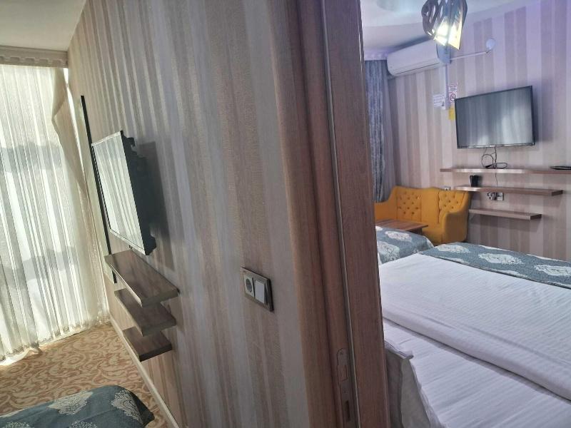 Crystall Hotel image