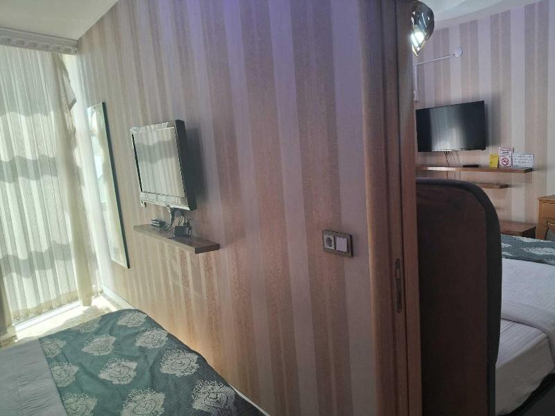 Crystall Hotel image
