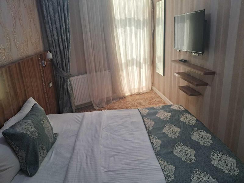 Crystall Hotel image