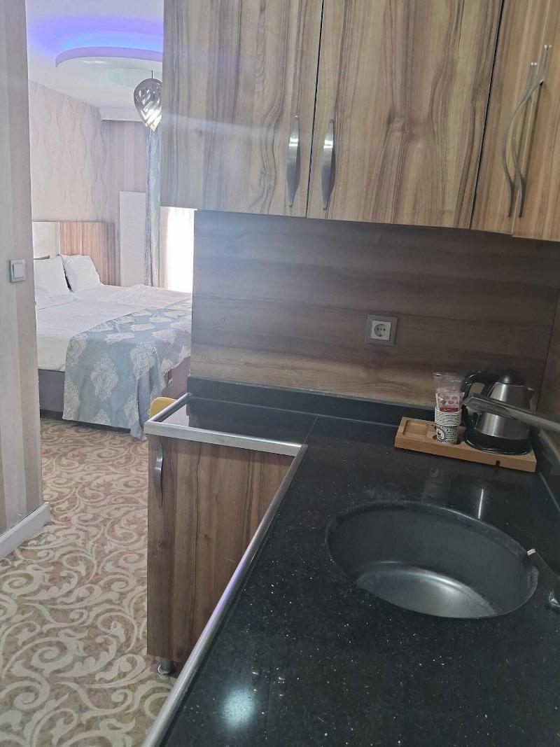 Crystall Hotel image