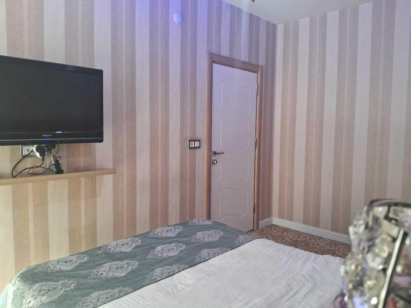 Crystall Hotel image