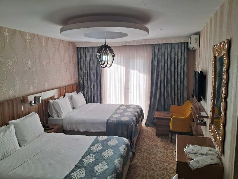 Crystall Hotel image