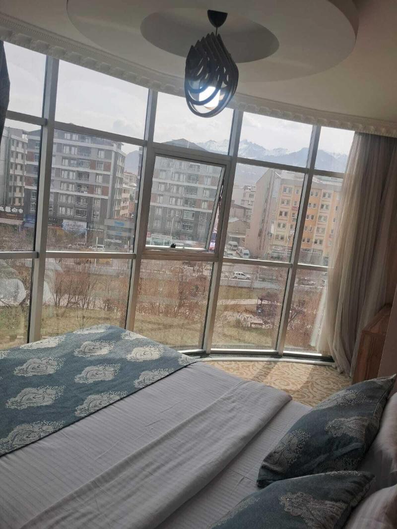 Crystall Hotel image