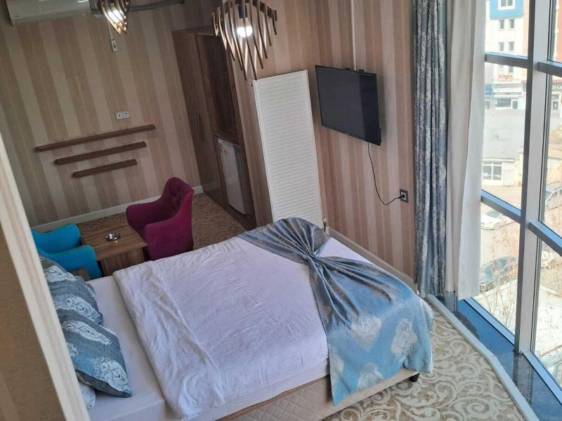 Crystall Hotel image
