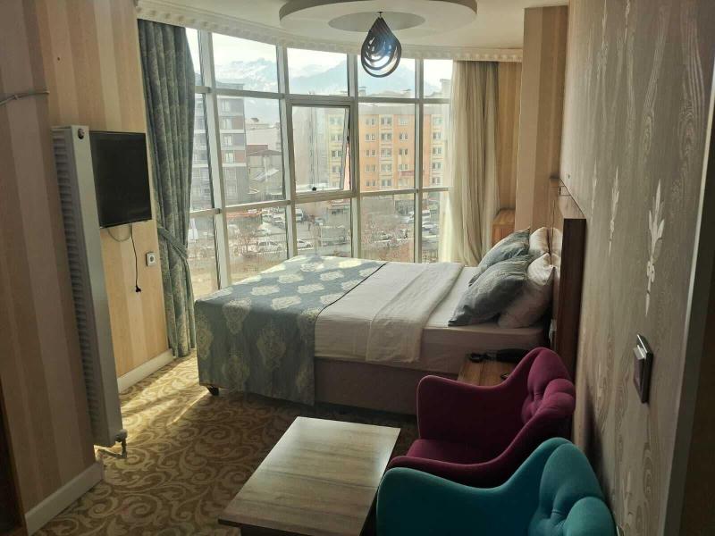 Crystall Hotel image