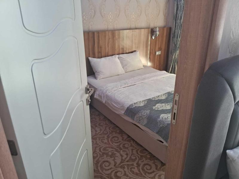 Crystall Hotel image