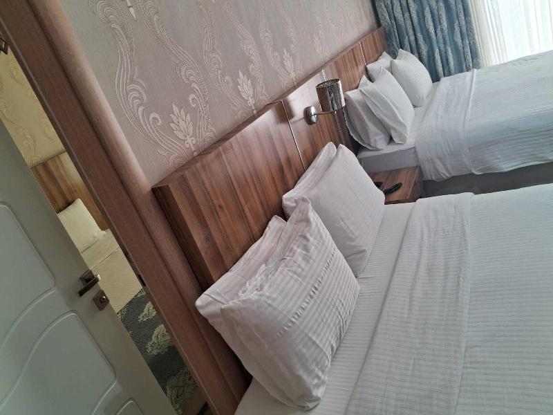 Crystall Hotel image