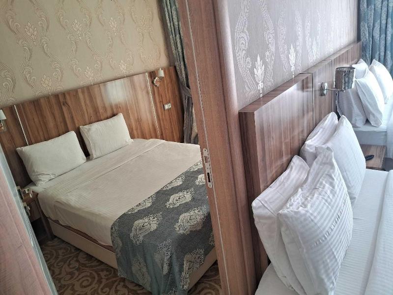 Crystall Hotel image