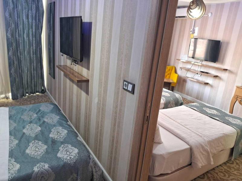 Crystall Hotel image