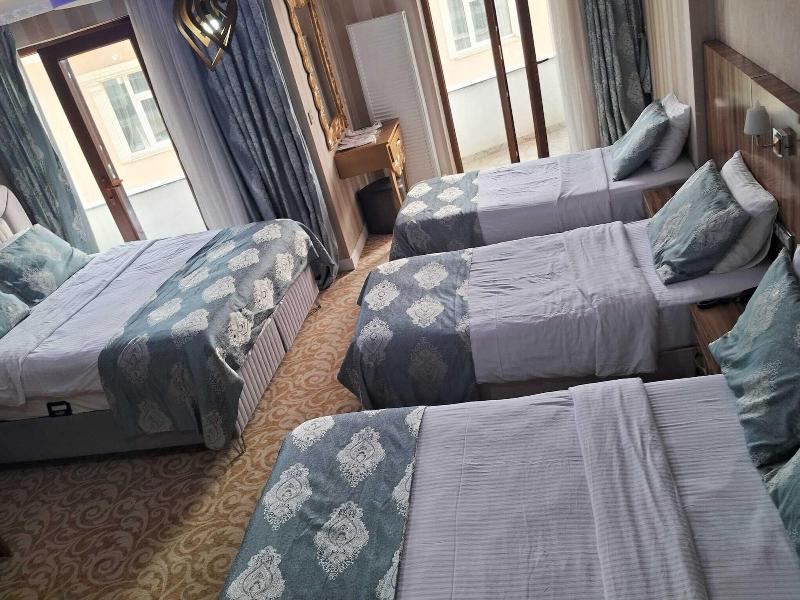 Crystall Hotel image