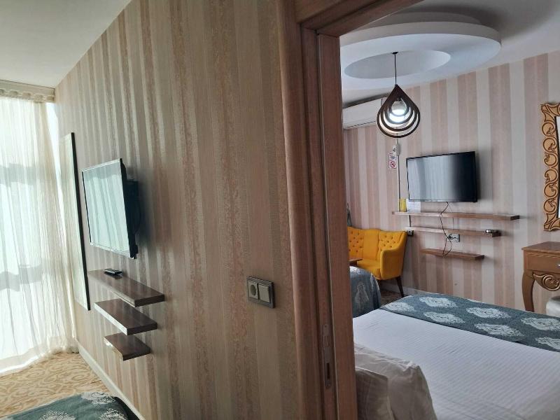 Crystall Hotel image