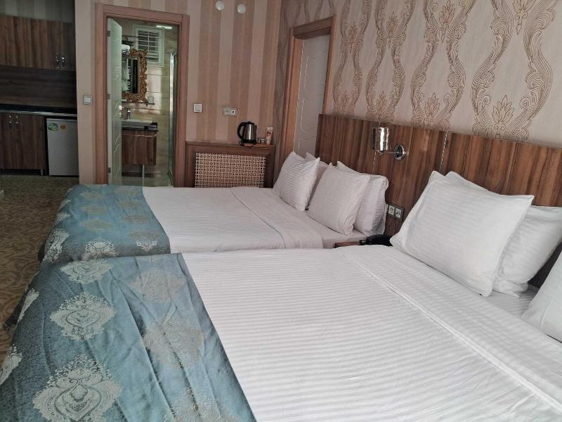 Crystall Hotel image