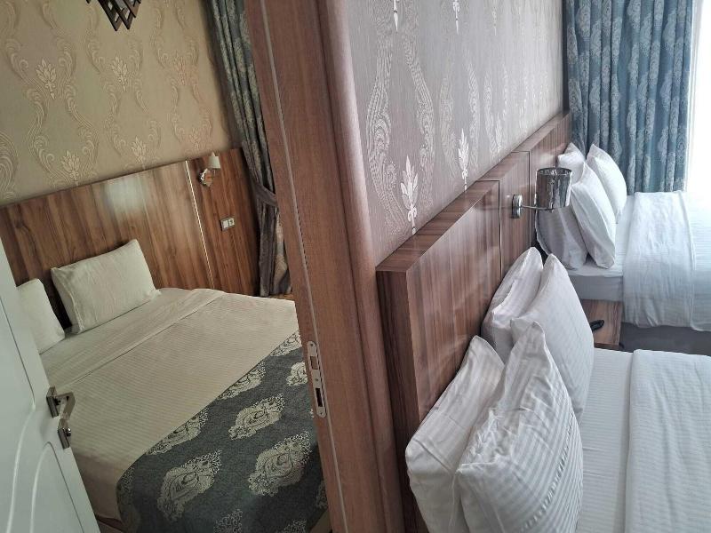 Crystall Hotel image