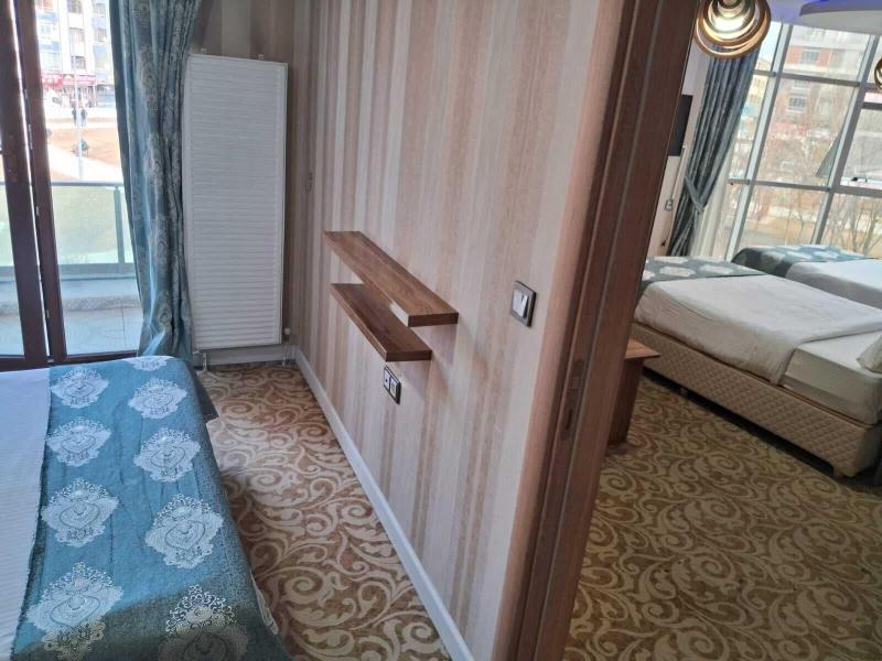 Crystall Hotel image