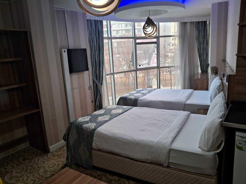 Crystall Hotel image