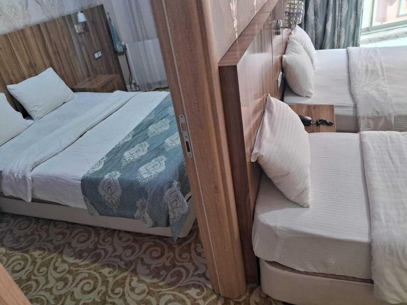 Crystall Hotel image