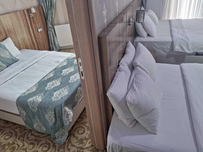 Crystall Hotel image