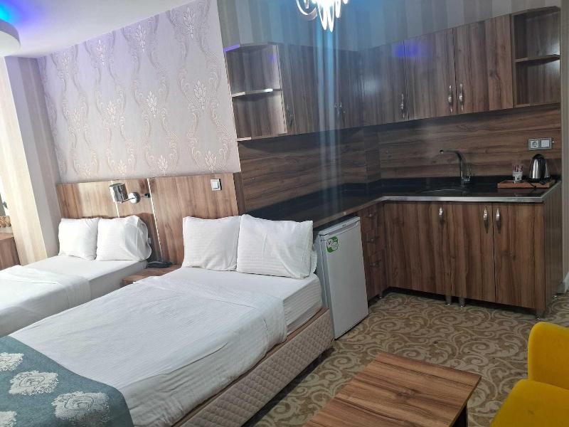Crystall Hotel image