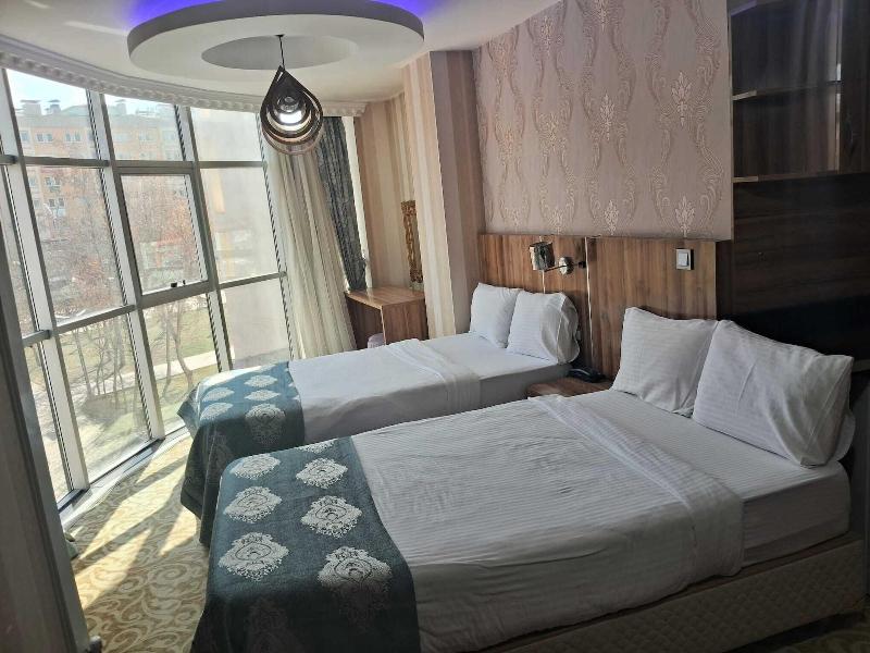 Crystall Hotel image