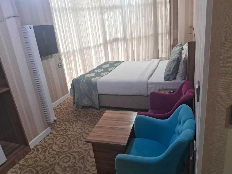 Crystall Hotel image