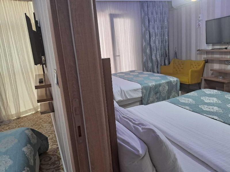Crystall Hotel image