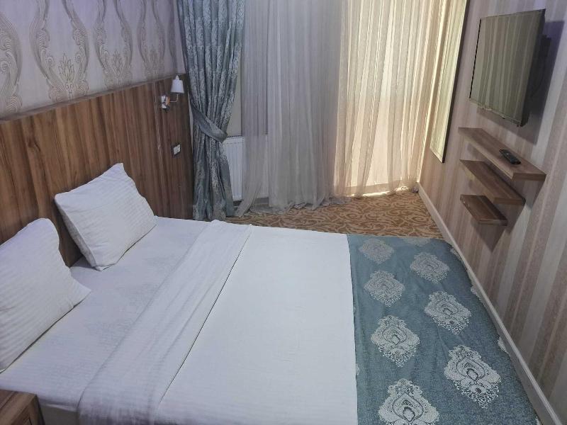 Crystall Hotel image