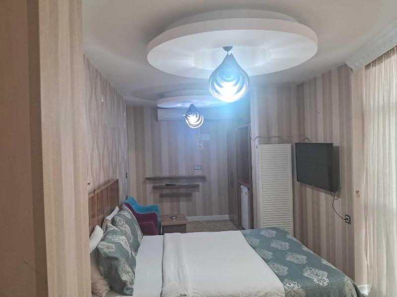 Crystall Hotel image