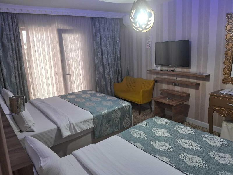 Crystall Hotel image