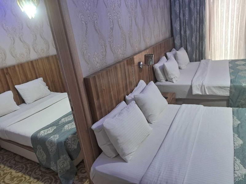 Crystall Hotel image