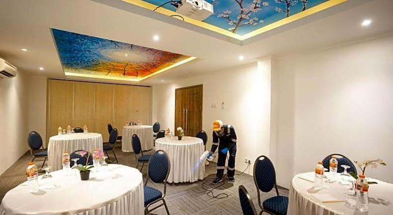 Kaloka Airport Hotel image
