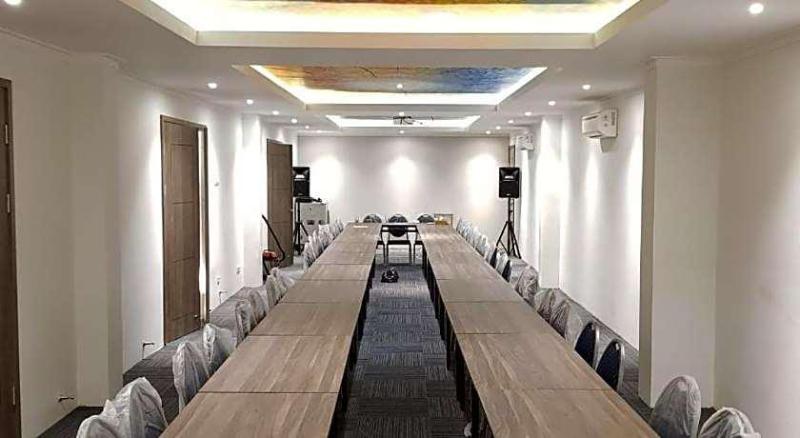Kaloka Airport Hotel image
