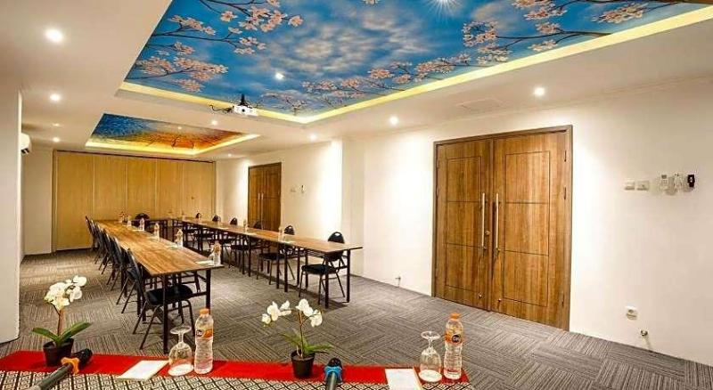 Kaloka Airport Hotel image