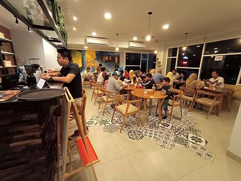 Kaloka Airport Hotel image