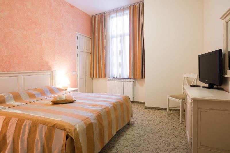 Hotel Bucegi image