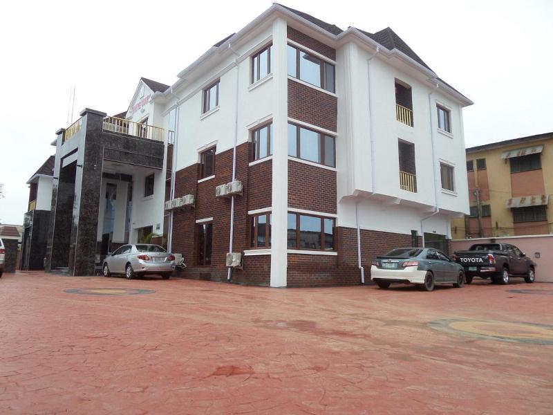 White Court View Hotel image