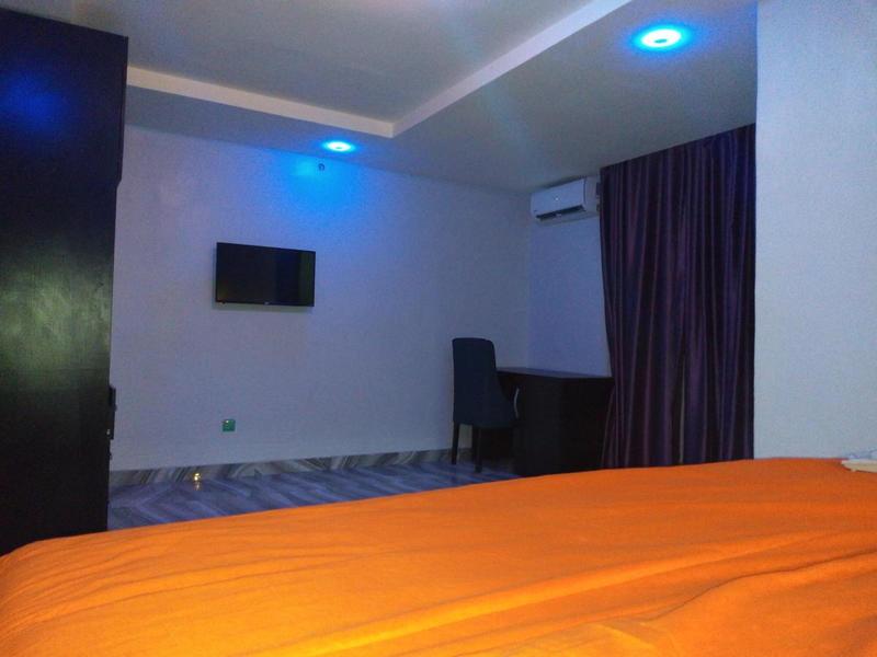 White Court View Hotel image