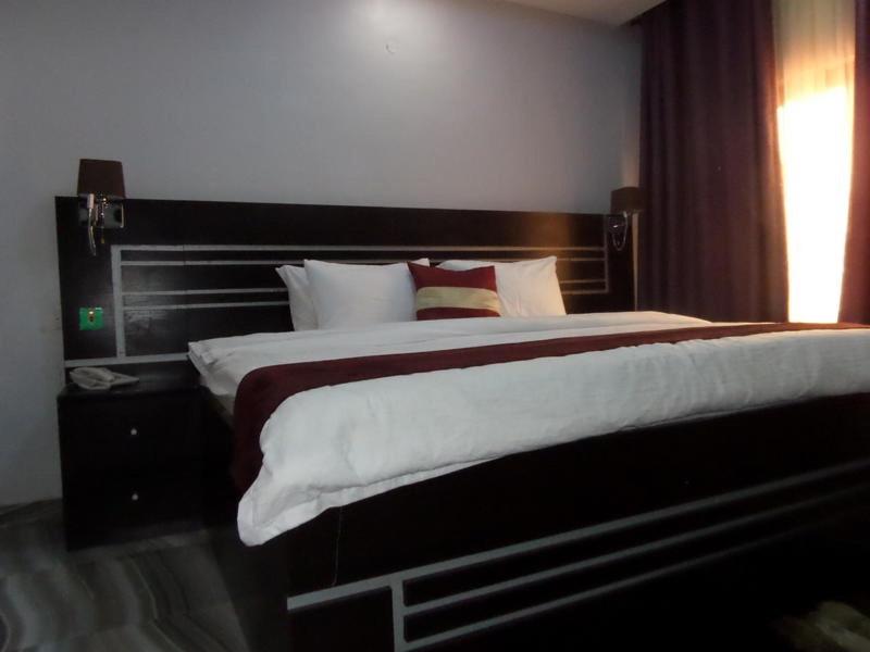 White Court View Hotel image