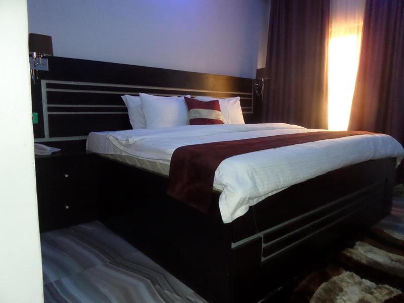 White Court View Hotel image