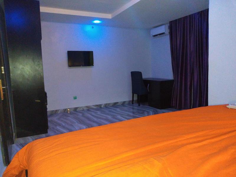 White Court View Hotel image