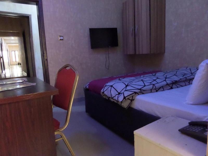 White Court View Hotel image