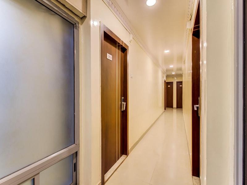Hotel Royal Enclave Nana Peth image