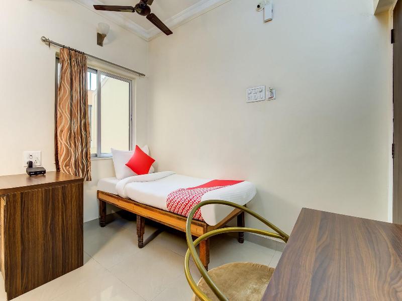 Hotel Royal Enclave Nana Peth image