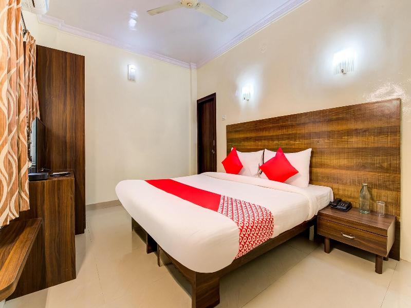 Hotel Royal Enclave Nana Peth image