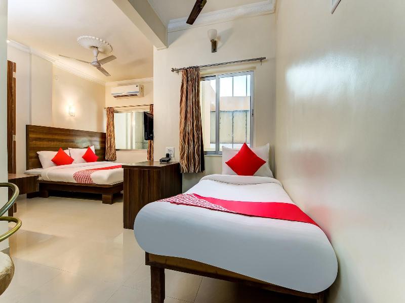Hotel Royal Enclave Nana Peth image