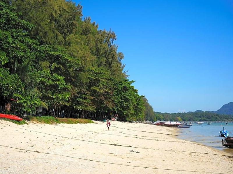 Breakers Hotel Rawai image