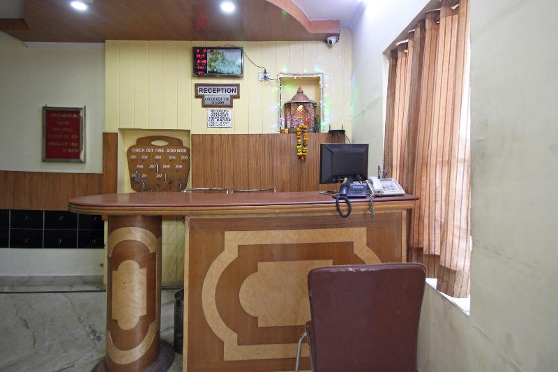 7147 Hotel Madhur Regency
