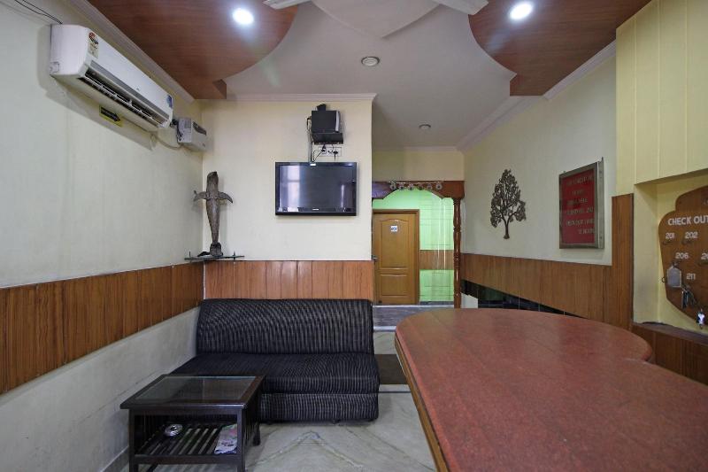 7147 Hotel Madhur Regency